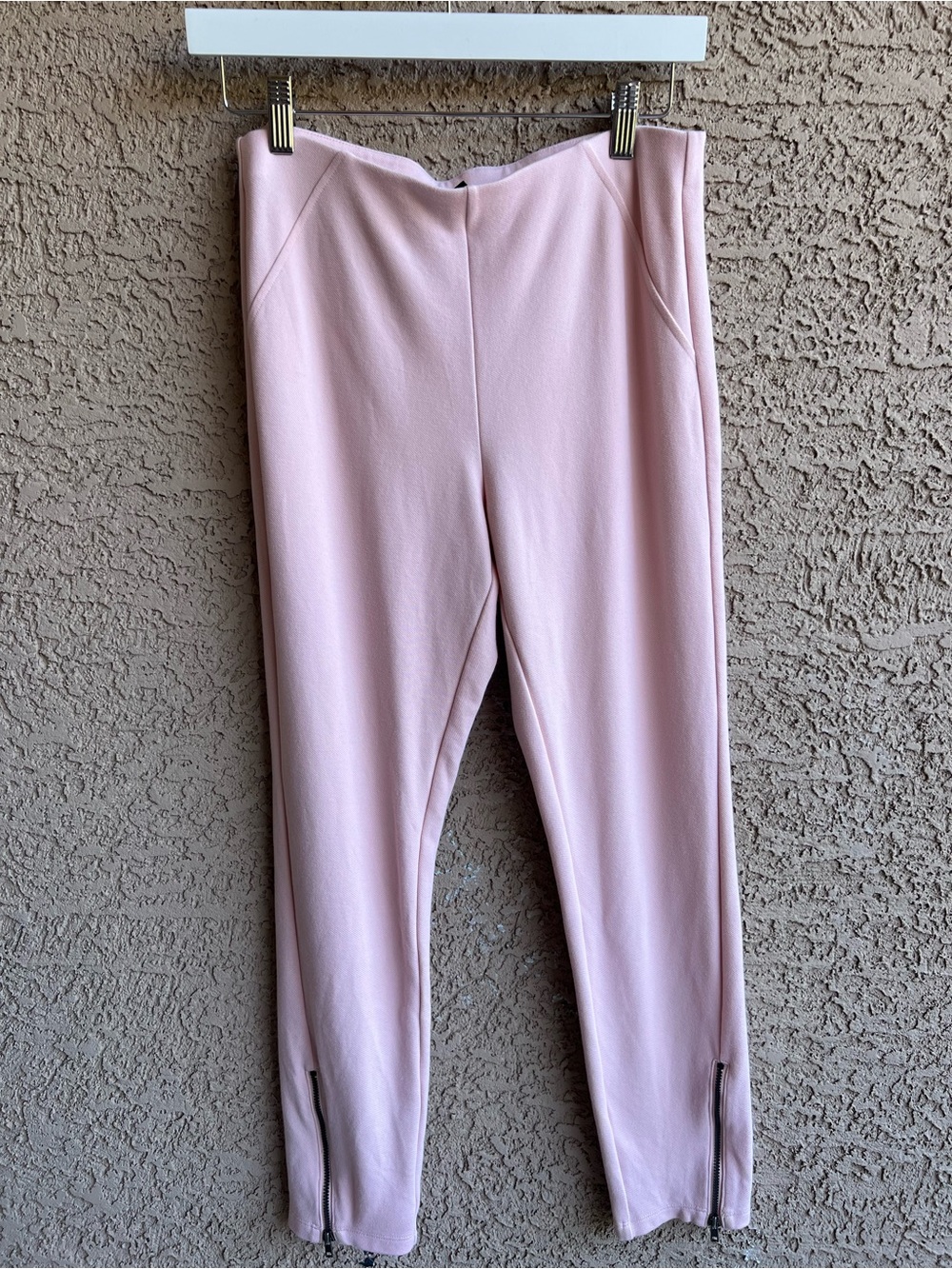 HUE Pink Simply Stretch Ankle Zip Leggings Pants •